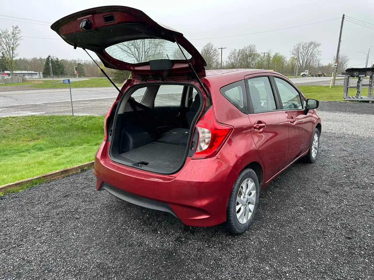 Nissan Versa снимка Nissan Versa