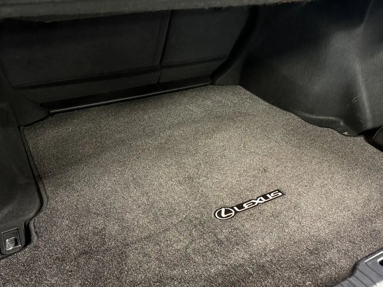 Lexus IS снимка Lexus IS