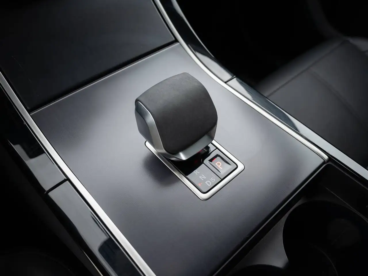 Land Rover Range Rover Velar снимка Land Rover Range Rover Velar