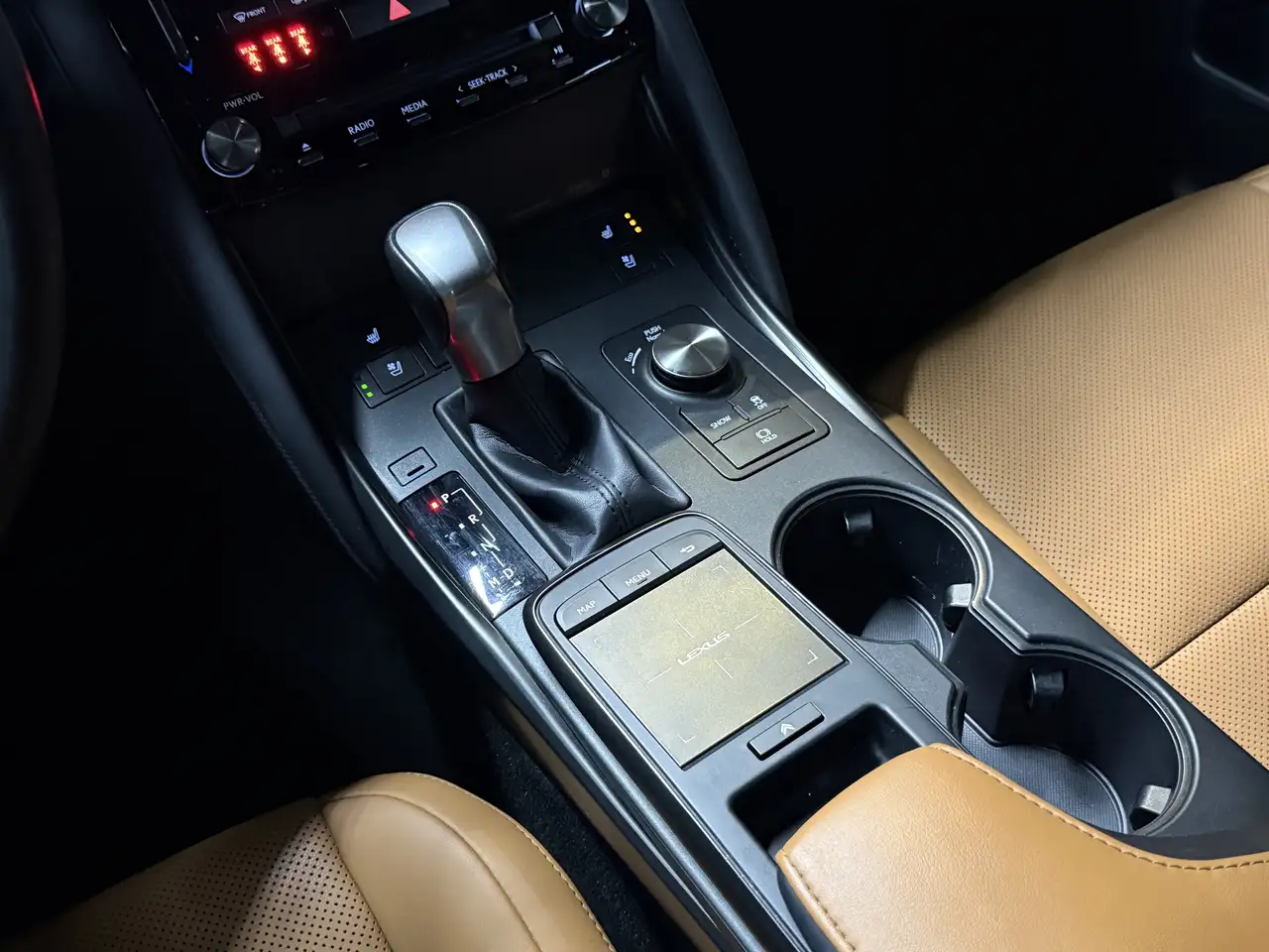 Lexus IS снимка Lexus IS