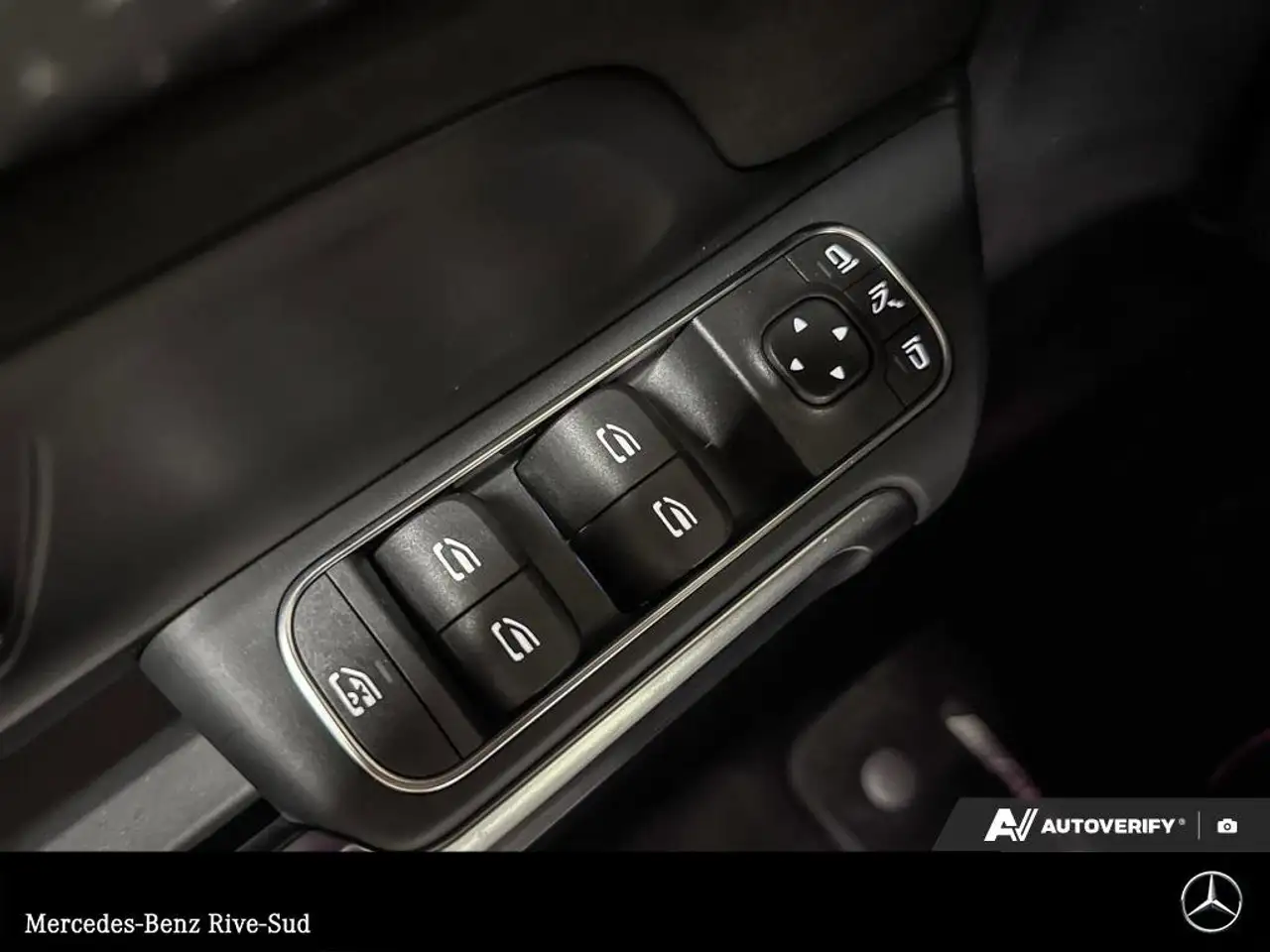 Mercedes-Benz EQB снимка Mercedes-Benz EQB