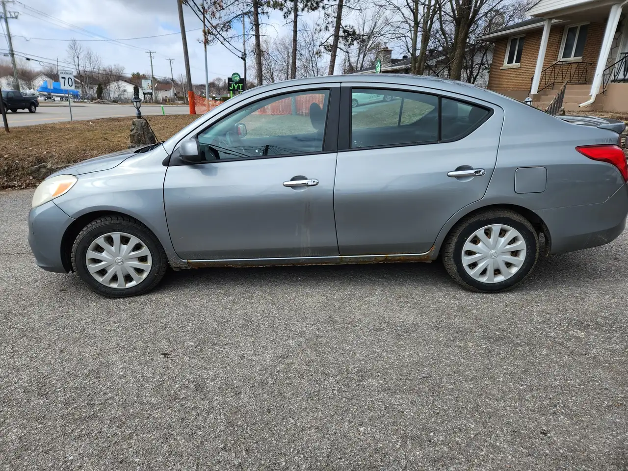 Nissan Versa photo Nissan Versa