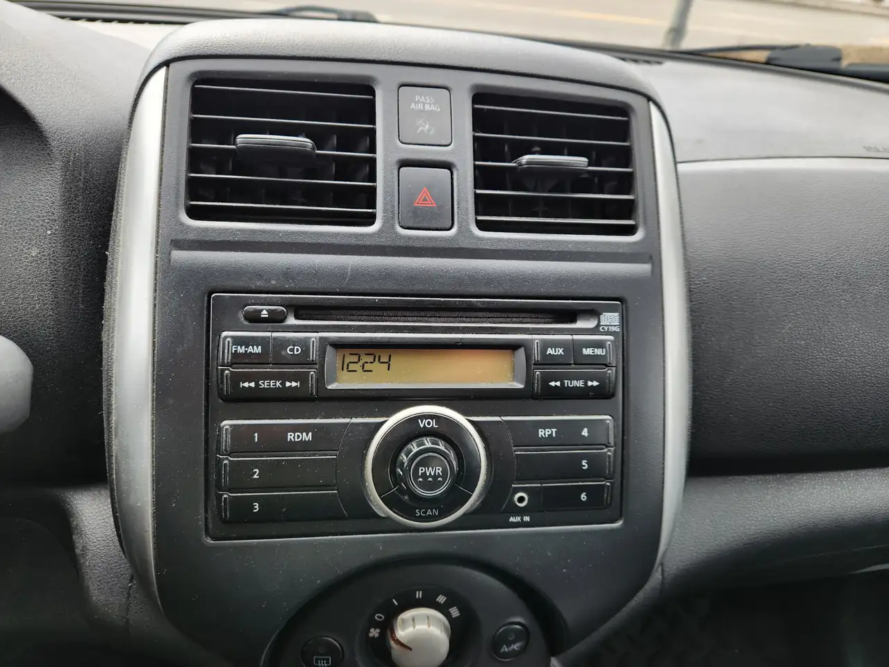Nissan Versa photo Nissan Versa
