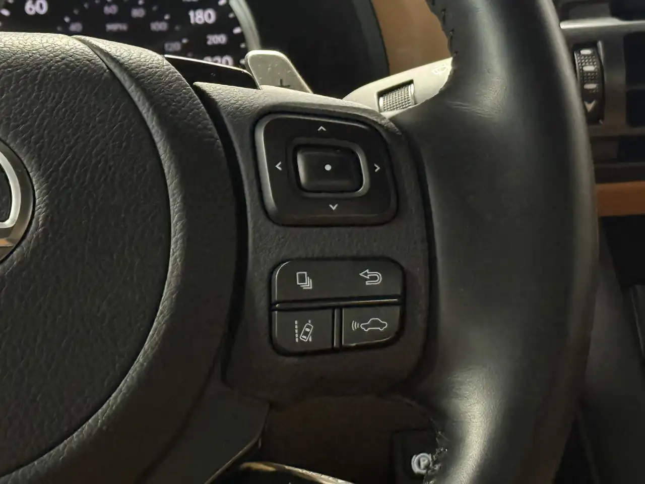 Lexus IS снимка Lexus IS
