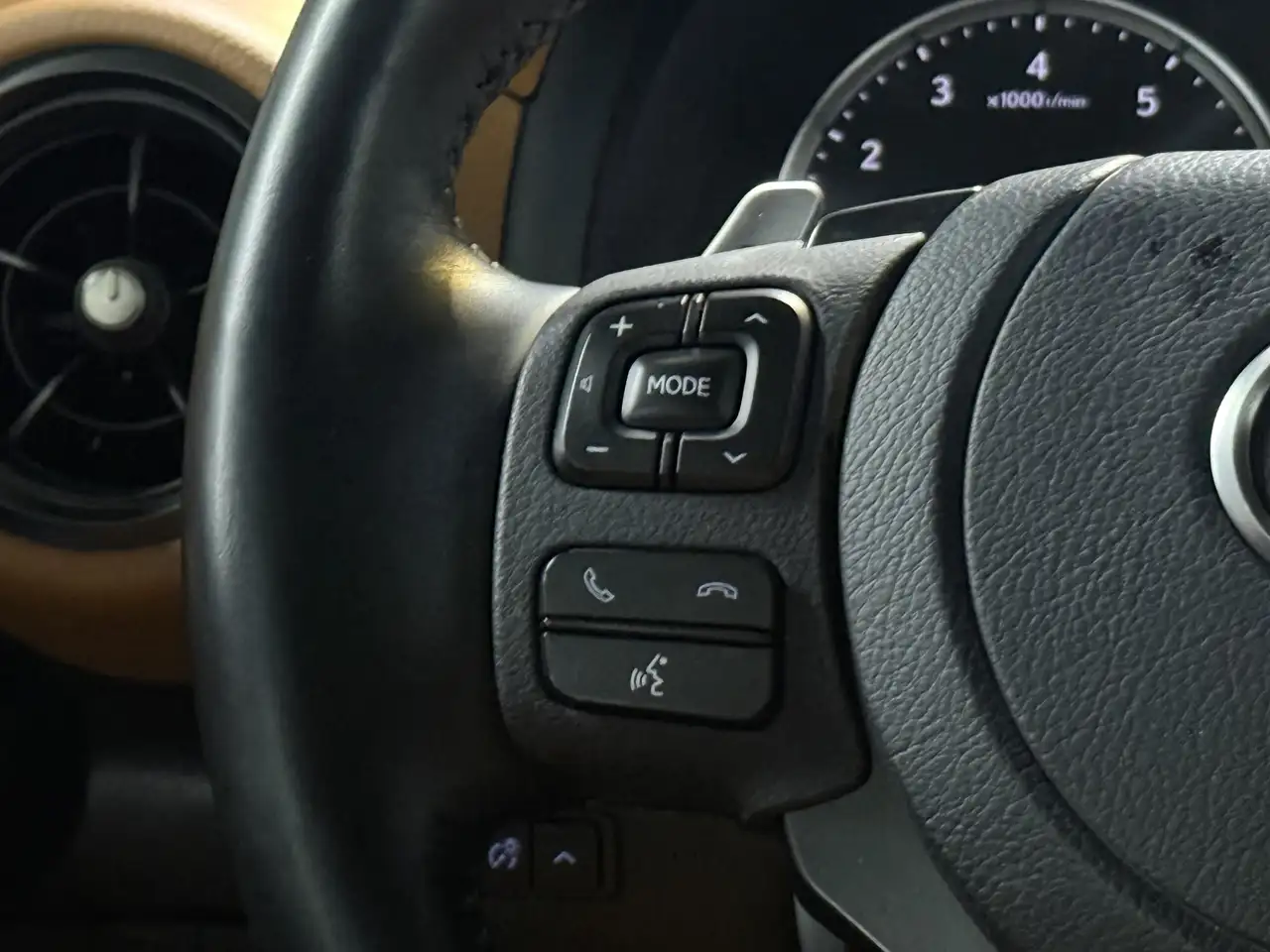 Lexus IS снимка Lexus IS