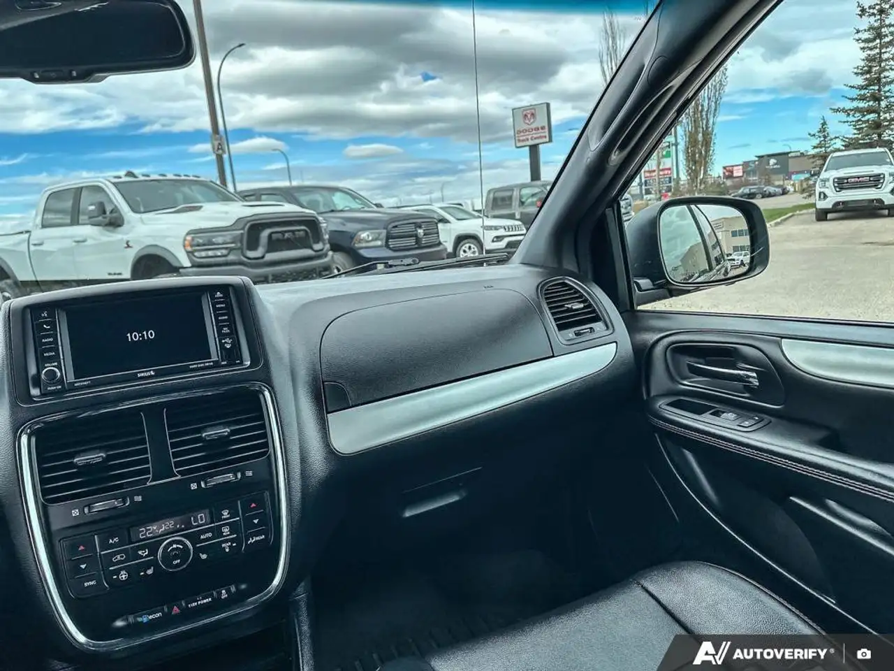 Dodge Grand Caravan photo Dodge Grand Caravan