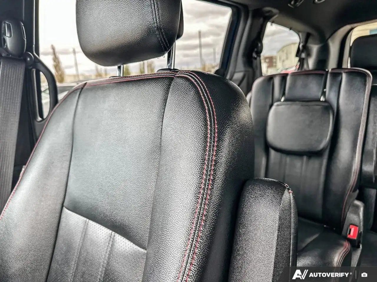 Dodge Grand Caravan photo Dodge Grand Caravan