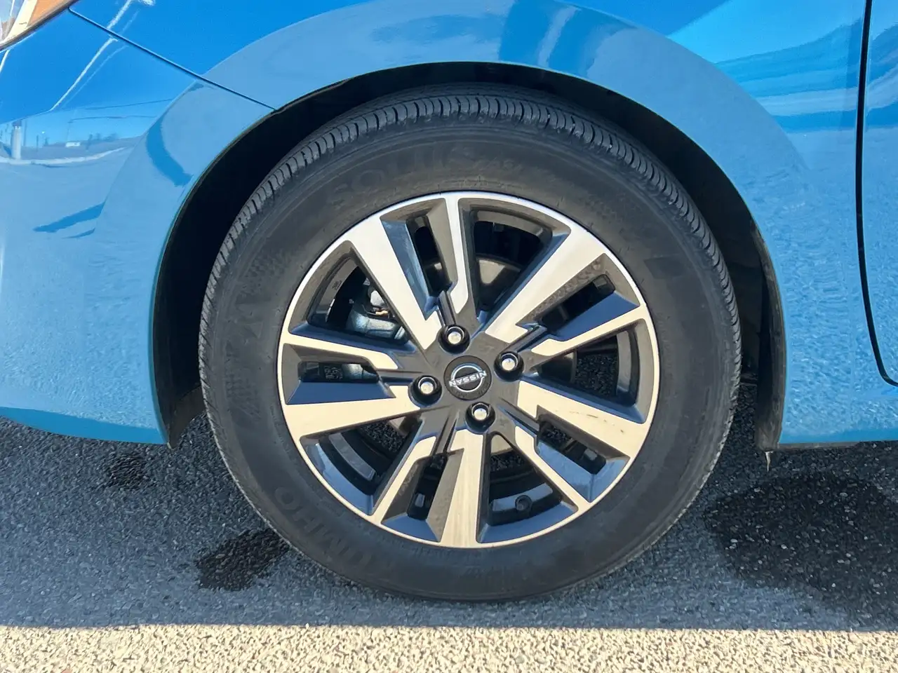 Nissan Versa снимка Nissan Versa