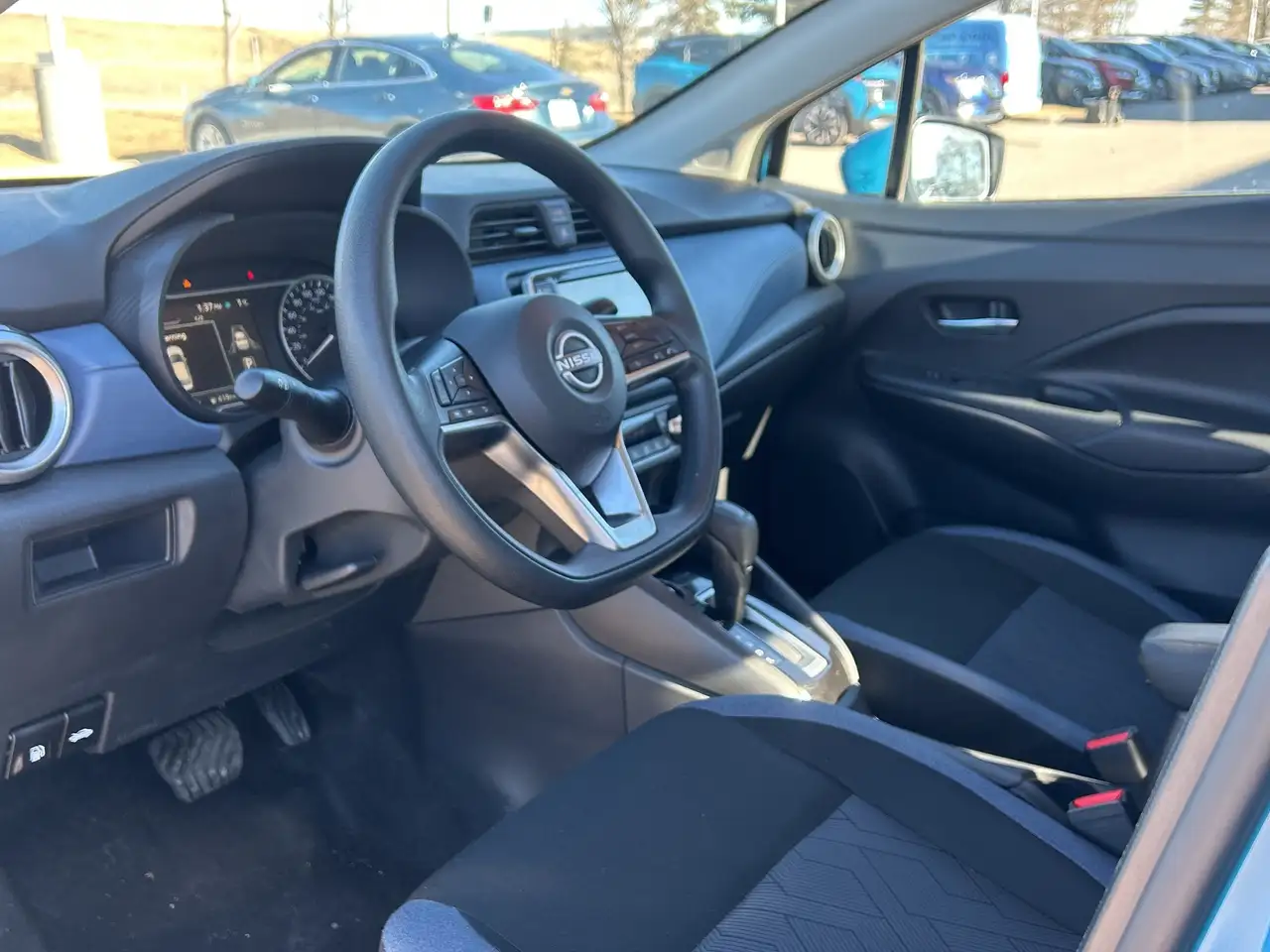 Nissan Versa снимка Nissan Versa