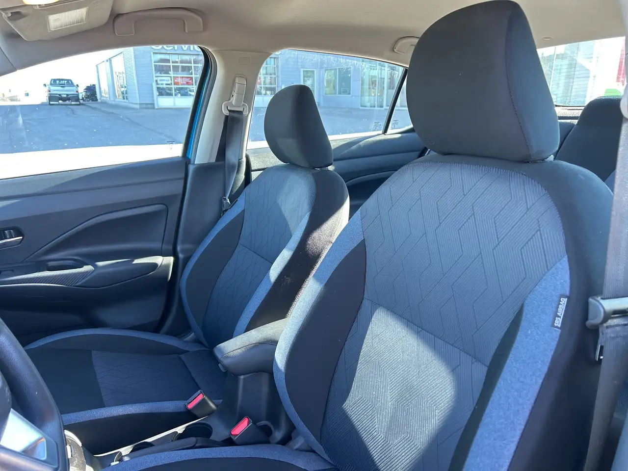 Nissan Versa снимка Nissan Versa