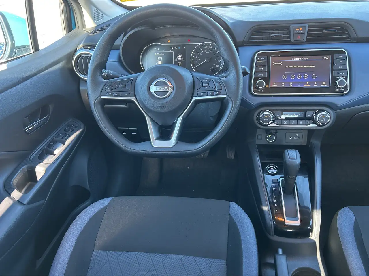 Nissan Versa снимка Nissan Versa