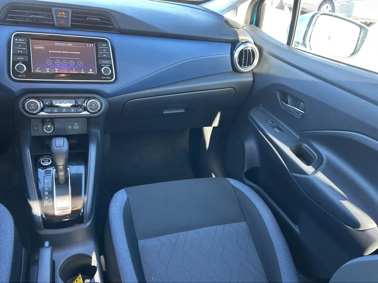 Nissan Versa снимка Nissan Versa
