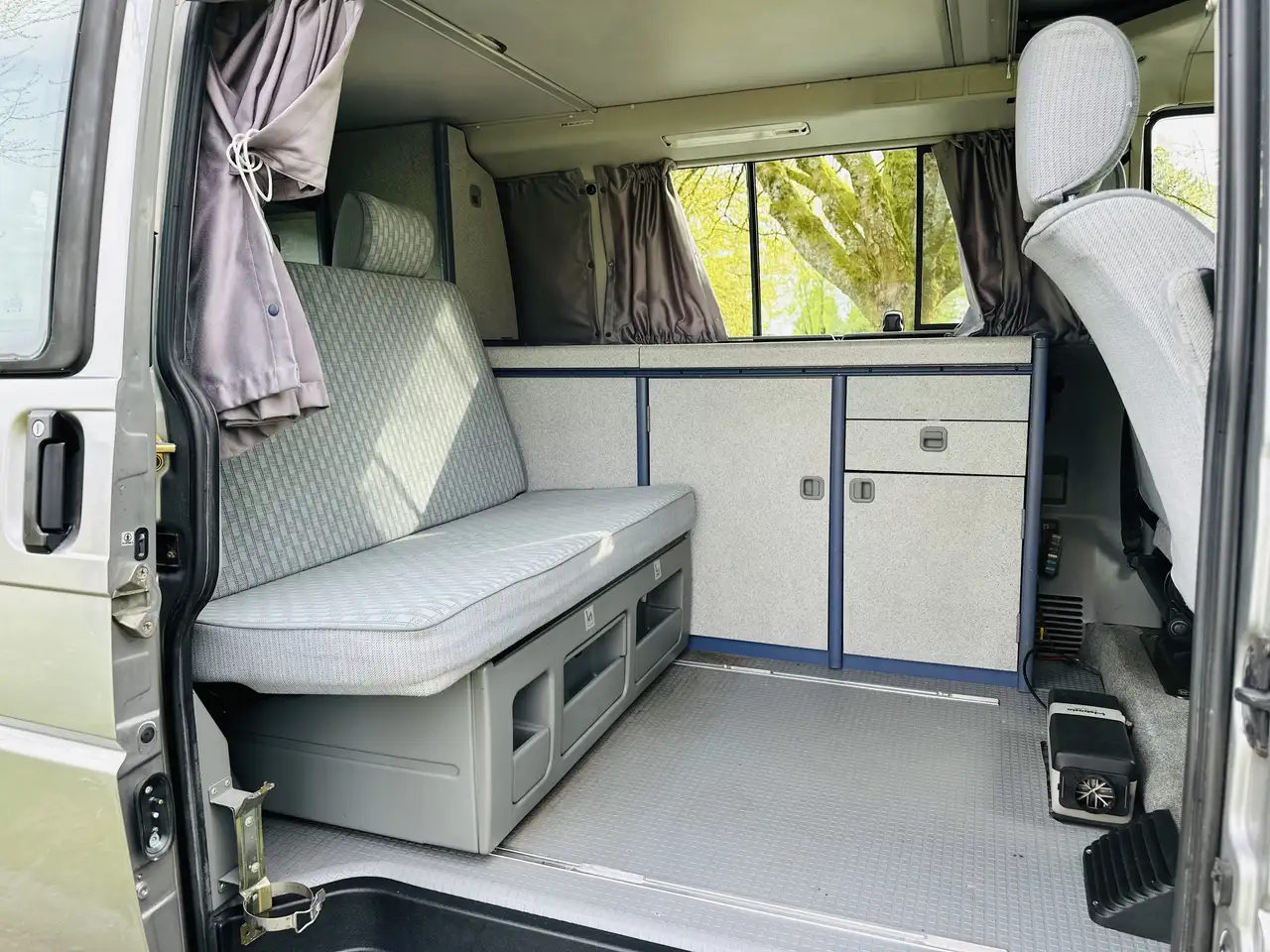 Volkswagen Eurovan снимка Volkswagen Eurovan