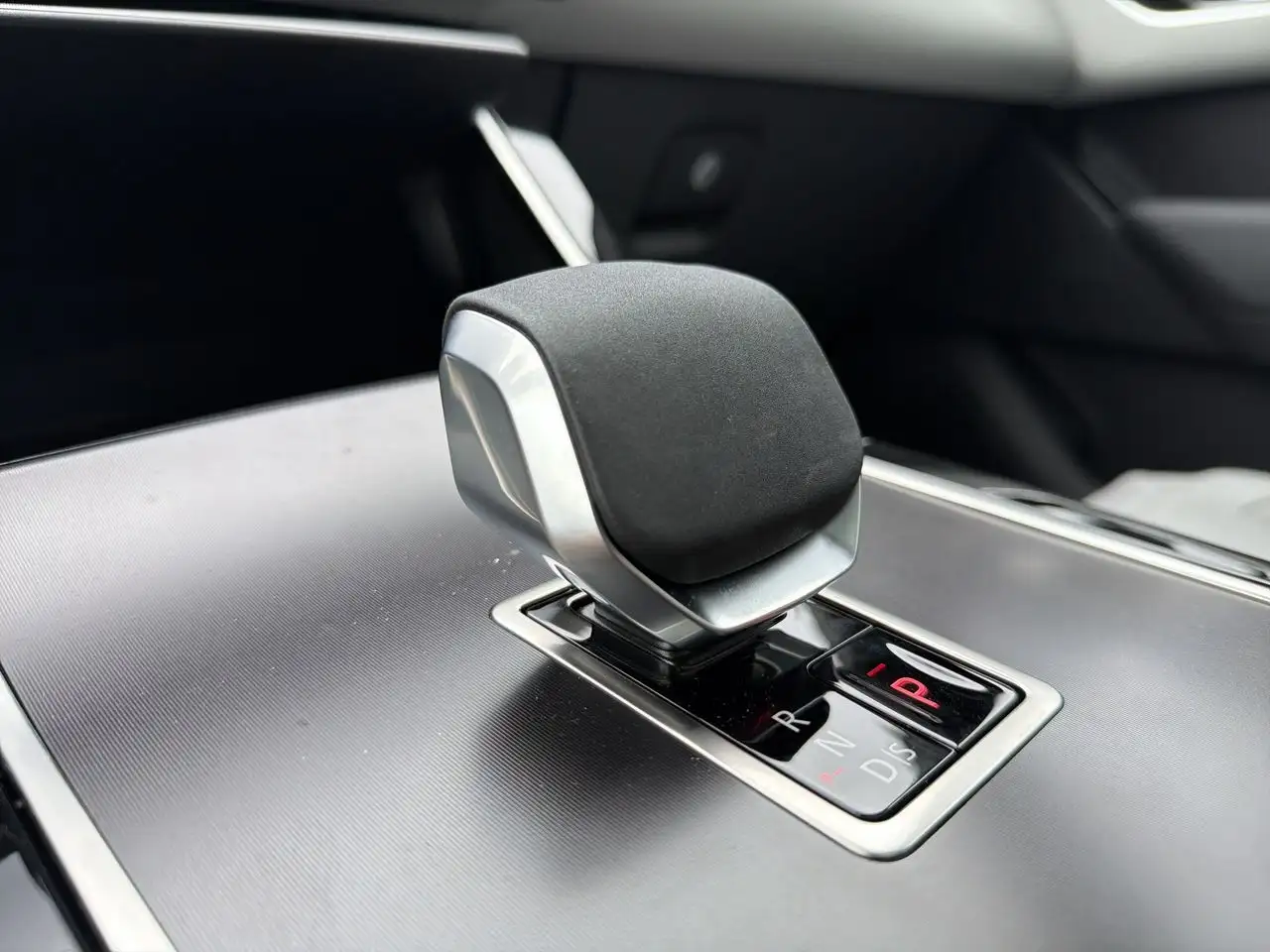Land Rover Range Rover Velar снимка Land Rover Range Rover Velar