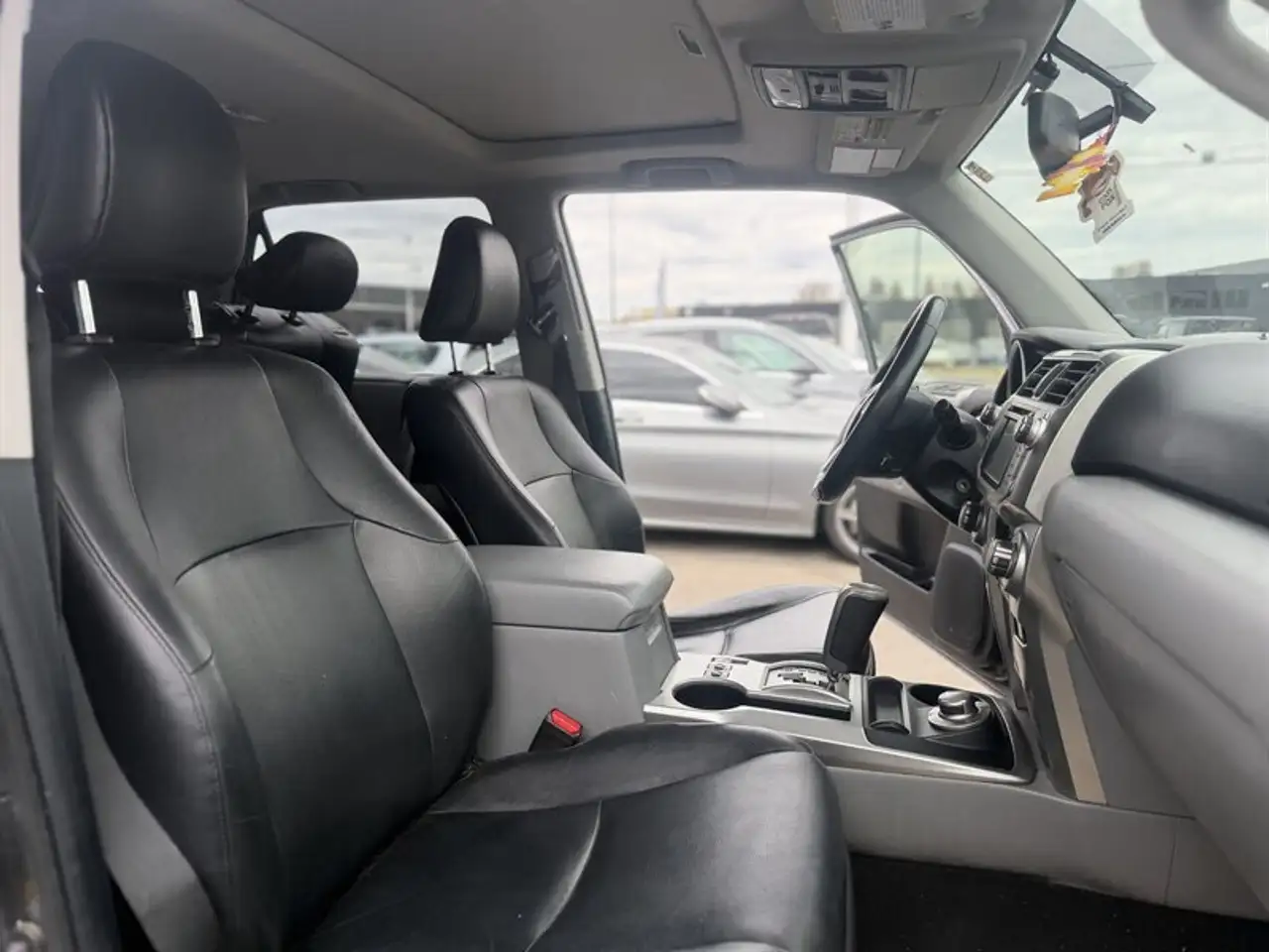 Toyota 4-Runner снимка Toyota 4-Runner