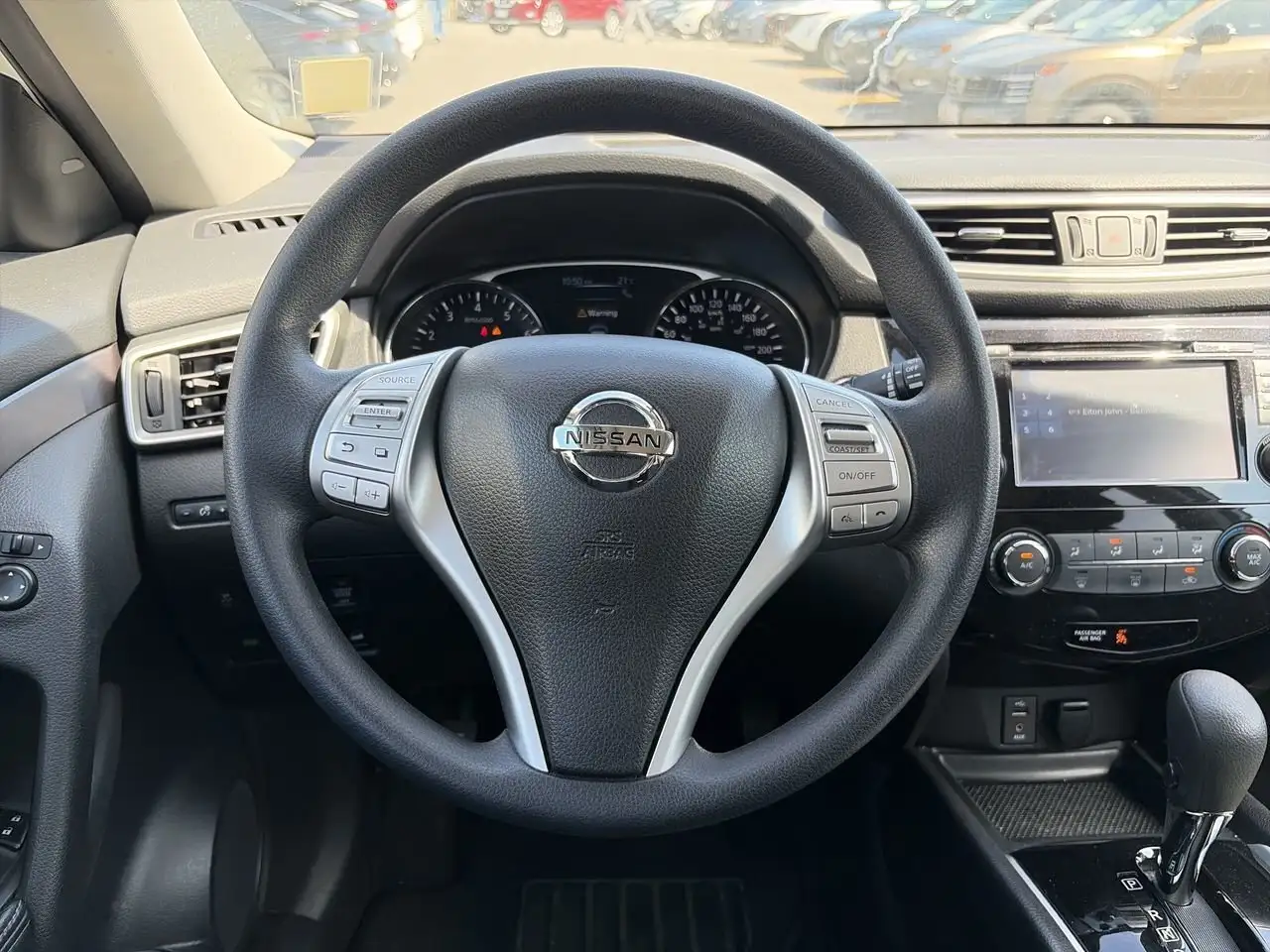 Nissan Rogue снимка Nissan Rogue