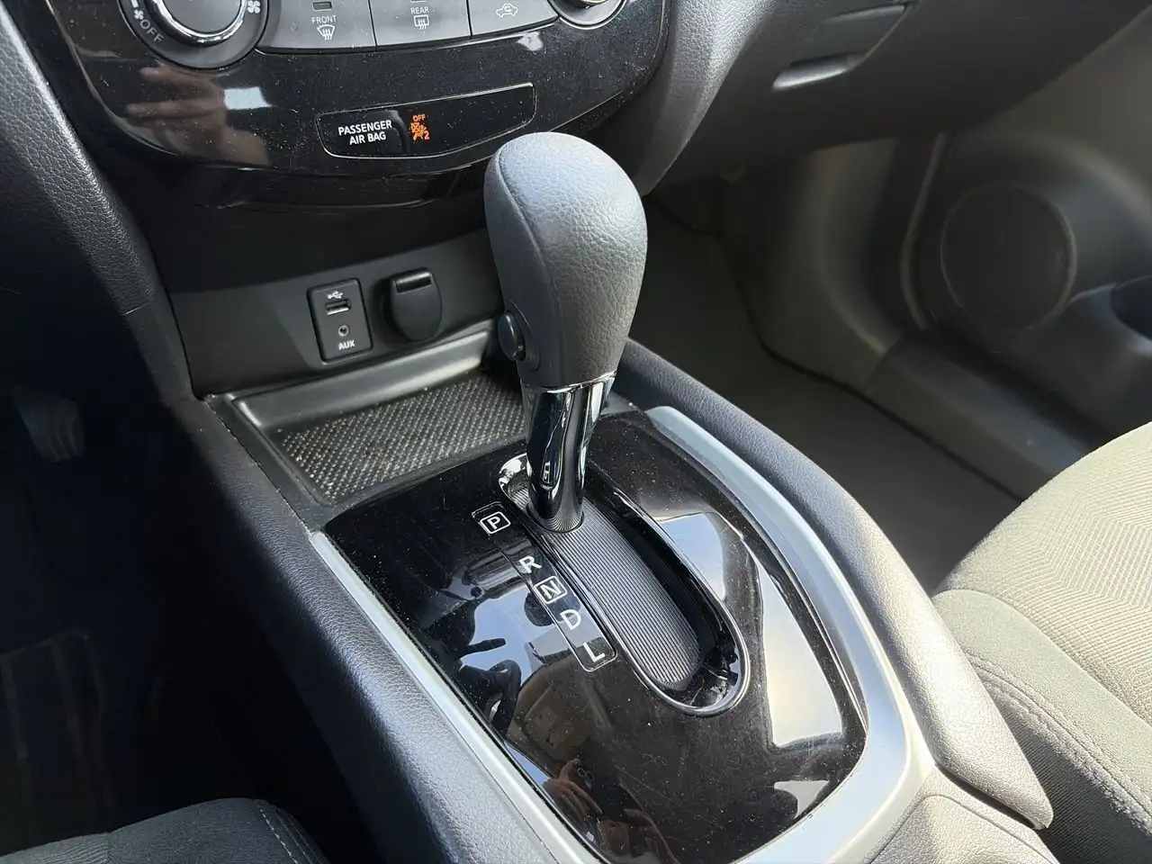 Nissan Rogue снимка Nissan Rogue