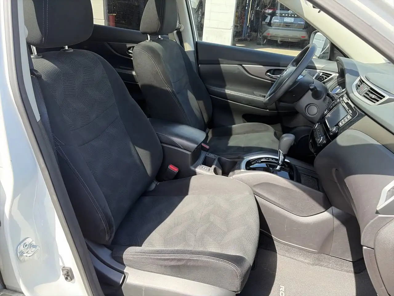 Nissan Rogue снимка Nissan Rogue