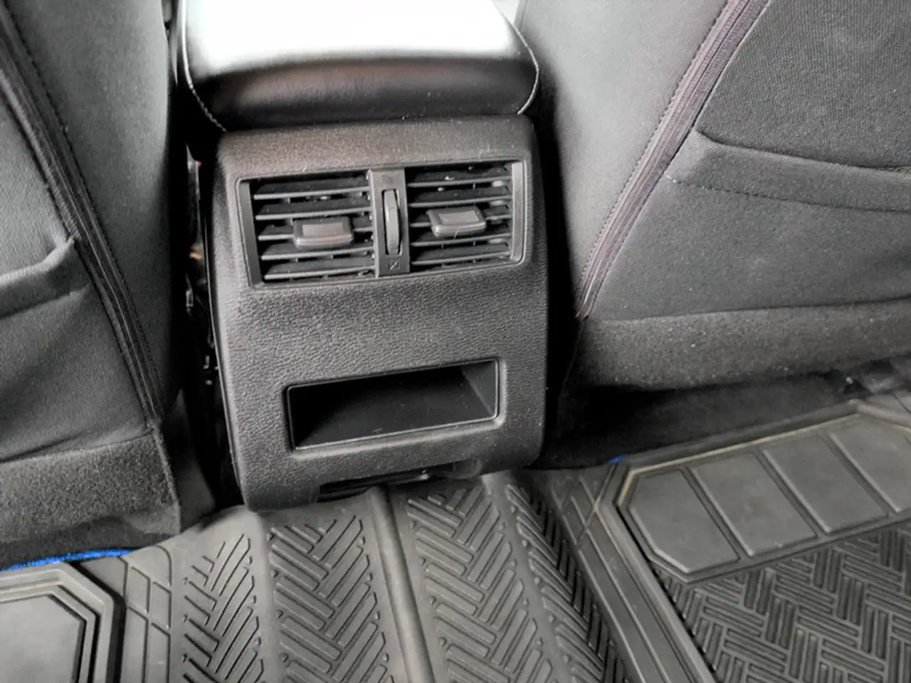 Mitsubishi Outlander photo Mitsubishi Outlander