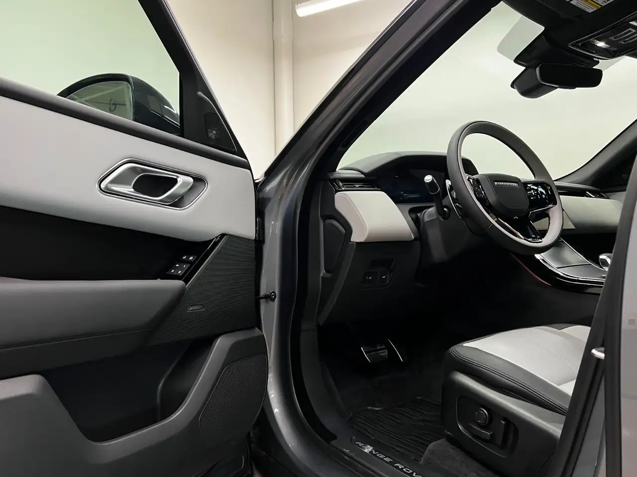 Land Rover Range Rover Velar снимка Land Rover Range Rover Velar
