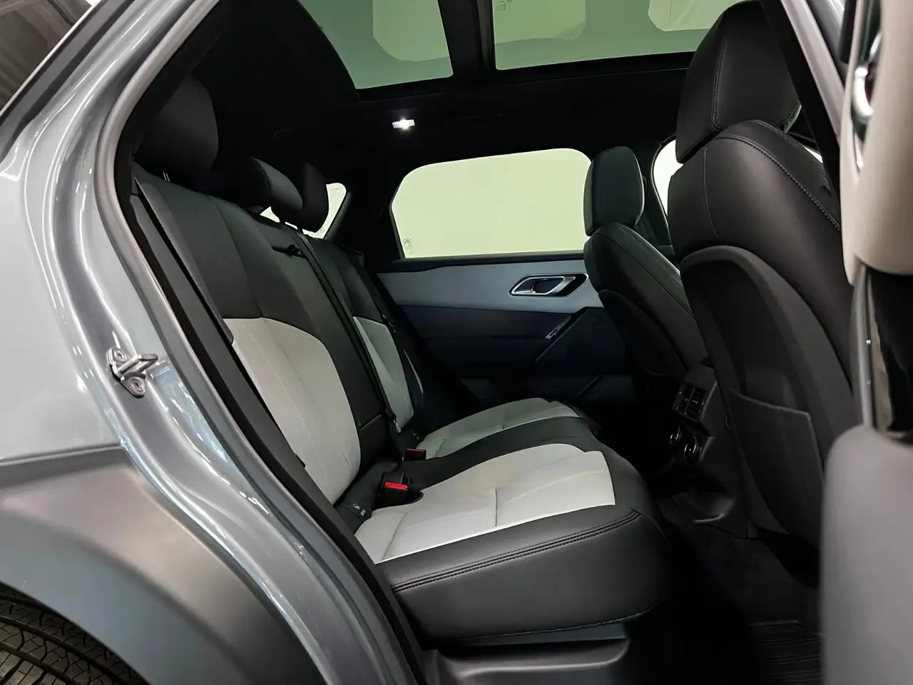 Land Rover Range Rover Velar снимка Land Rover Range Rover Velar