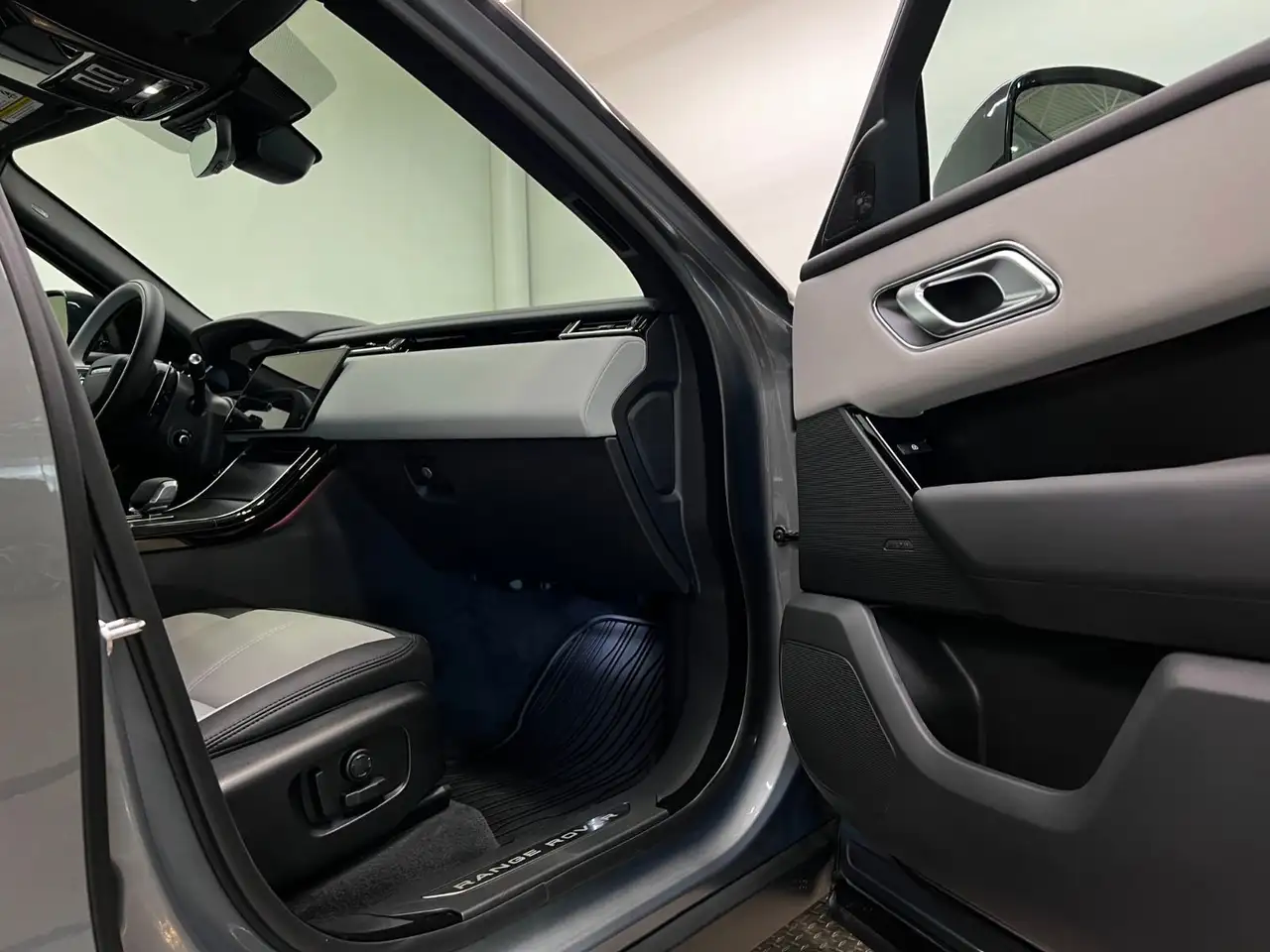 Land Rover Range Rover Velar снимка Land Rover Range Rover Velar