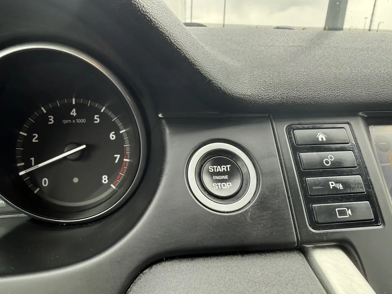Land Rover Discovery Sport снимка Land Rover Discovery Sport