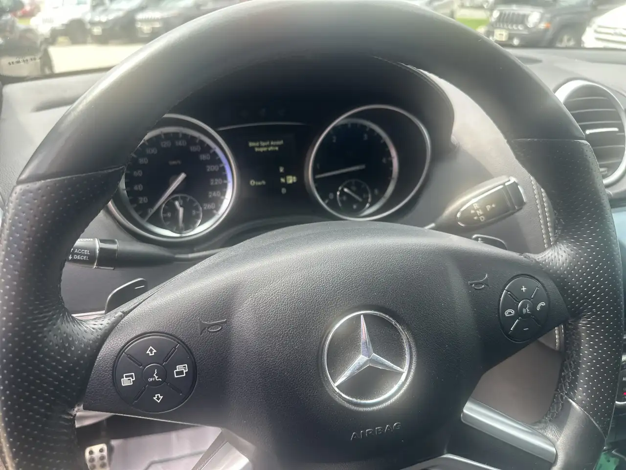 Mercedes-Benz M-Class снимка Mercedes-Benz M-Class