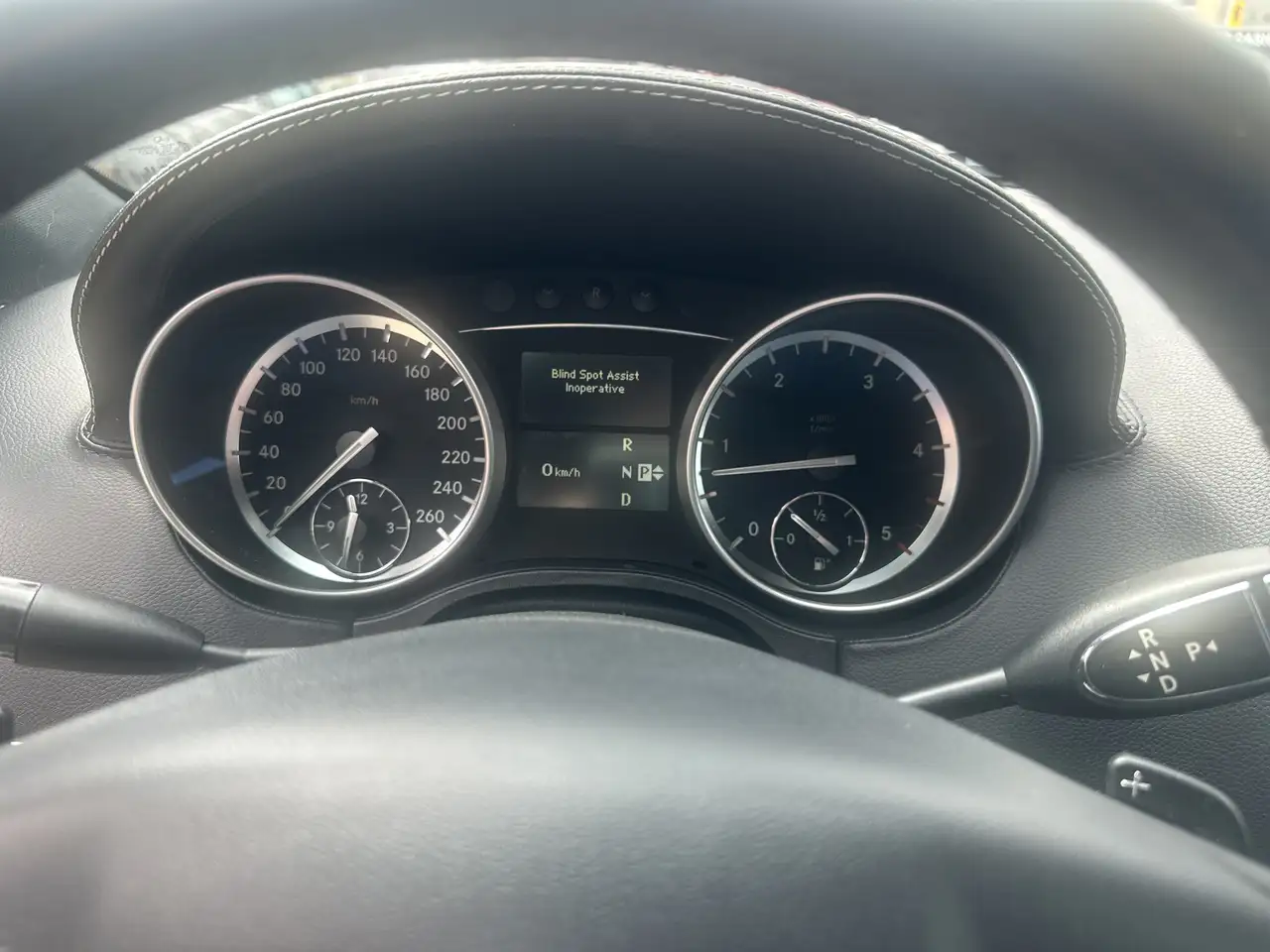Mercedes-Benz M-Class снимка Mercedes-Benz M-Class