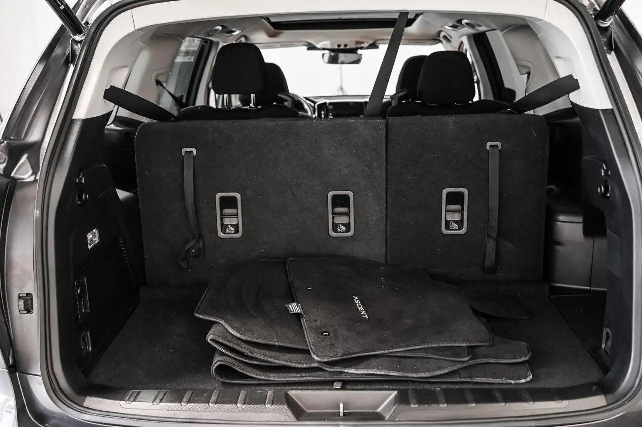 Subaru Ascent photo Subaru Ascent