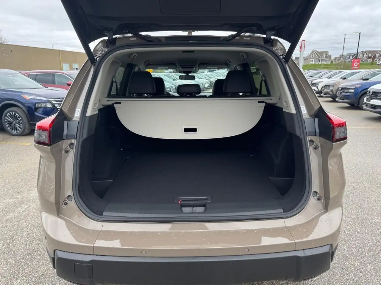 Nissan Rogue снимка Nissan Rogue