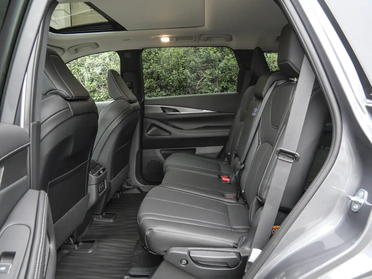 Infiniti QX60 снимка Infiniti QX60