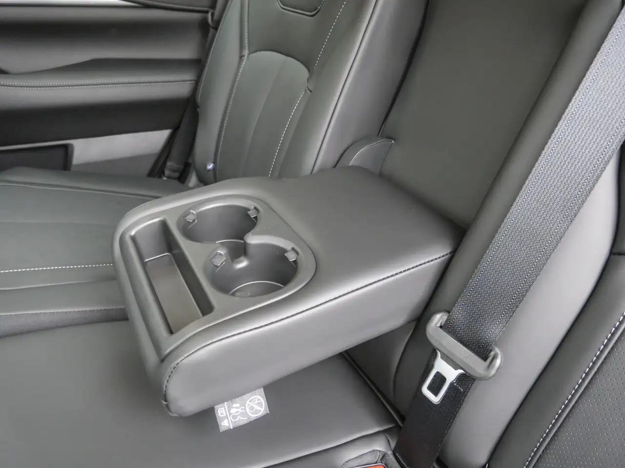 Infiniti QX60 снимка Infiniti QX60