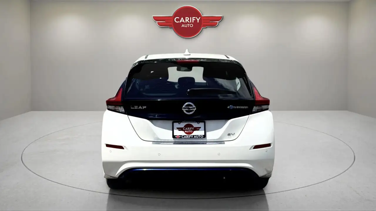 Nissan Leaf photo Nissan Leaf