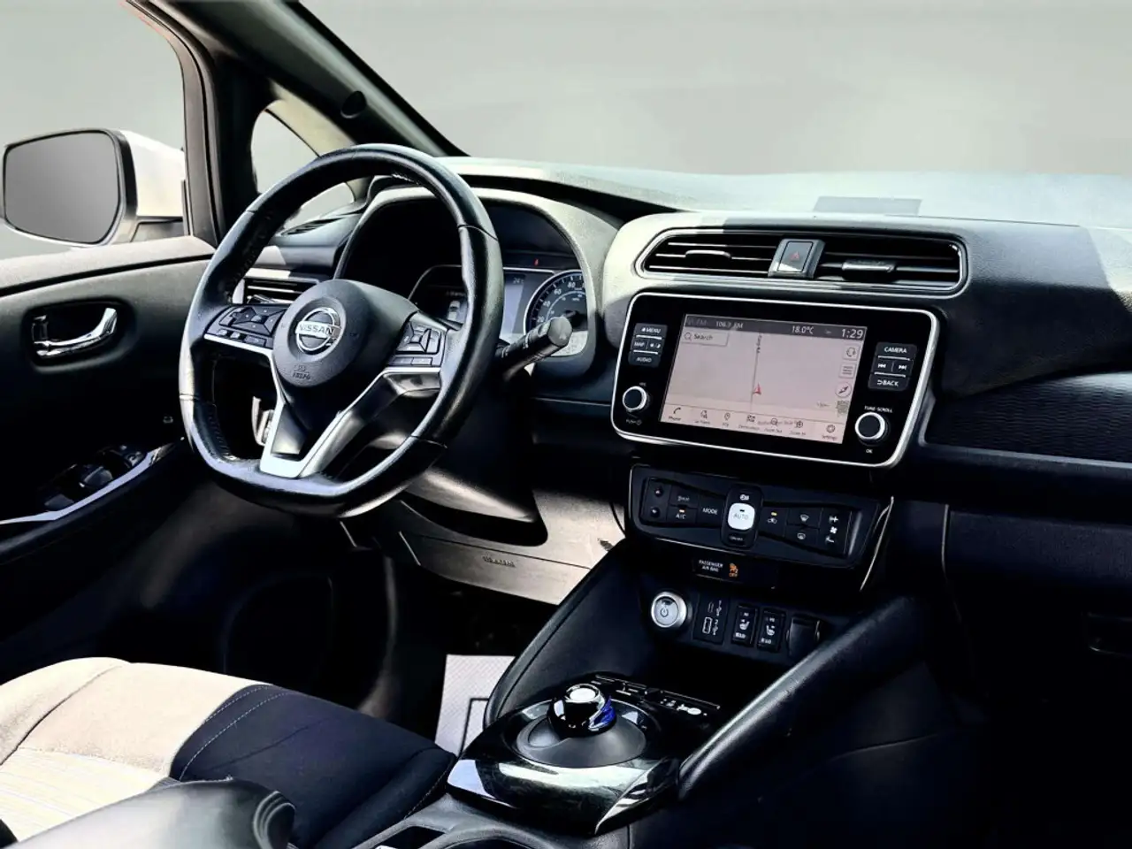 Nissan Leaf photo Nissan Leaf