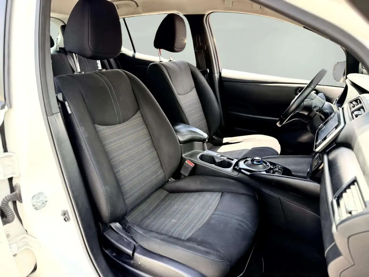 Nissan Leaf photo Nissan Leaf