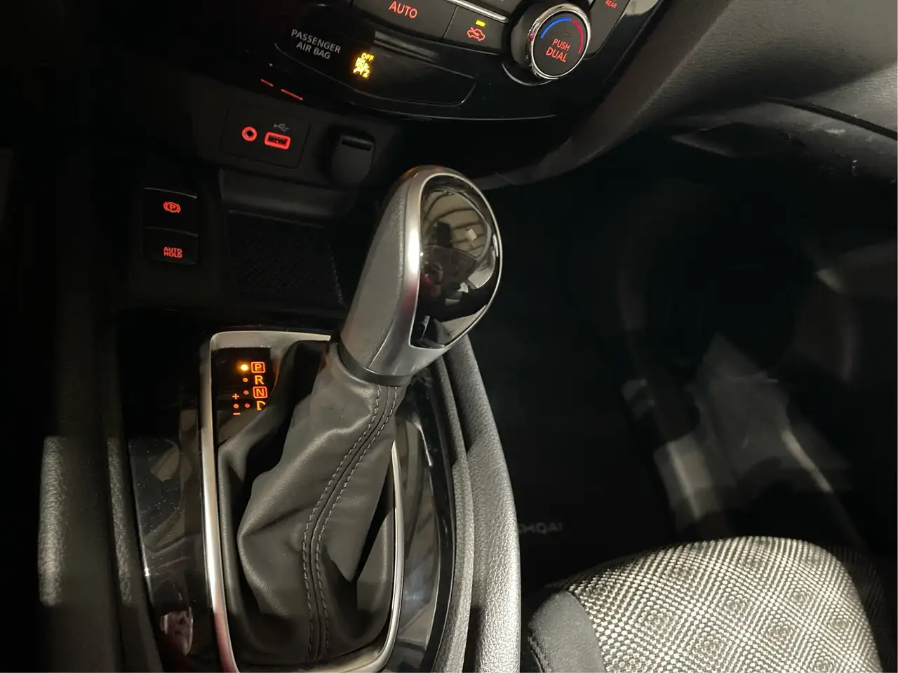 Nissan Qashqai снимка Nissan Qashqai