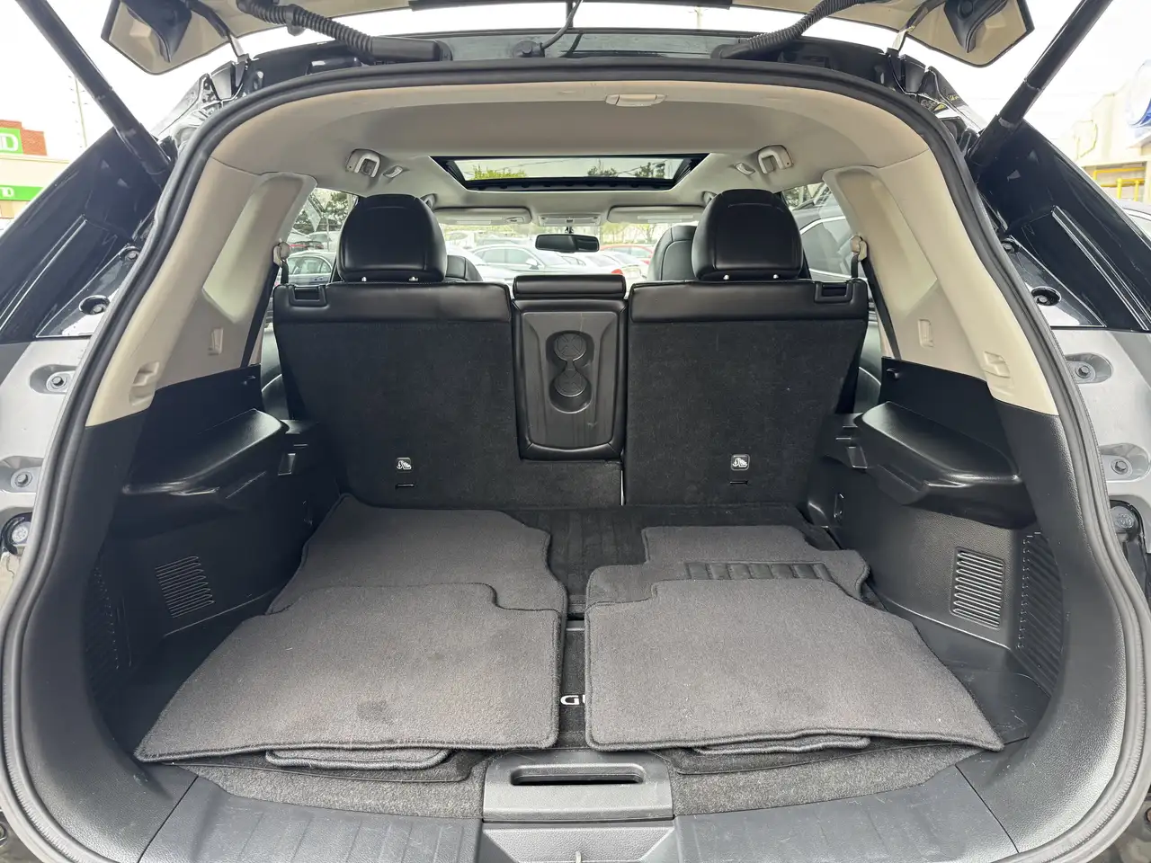 Nissan Rogue снимка Nissan Rogue