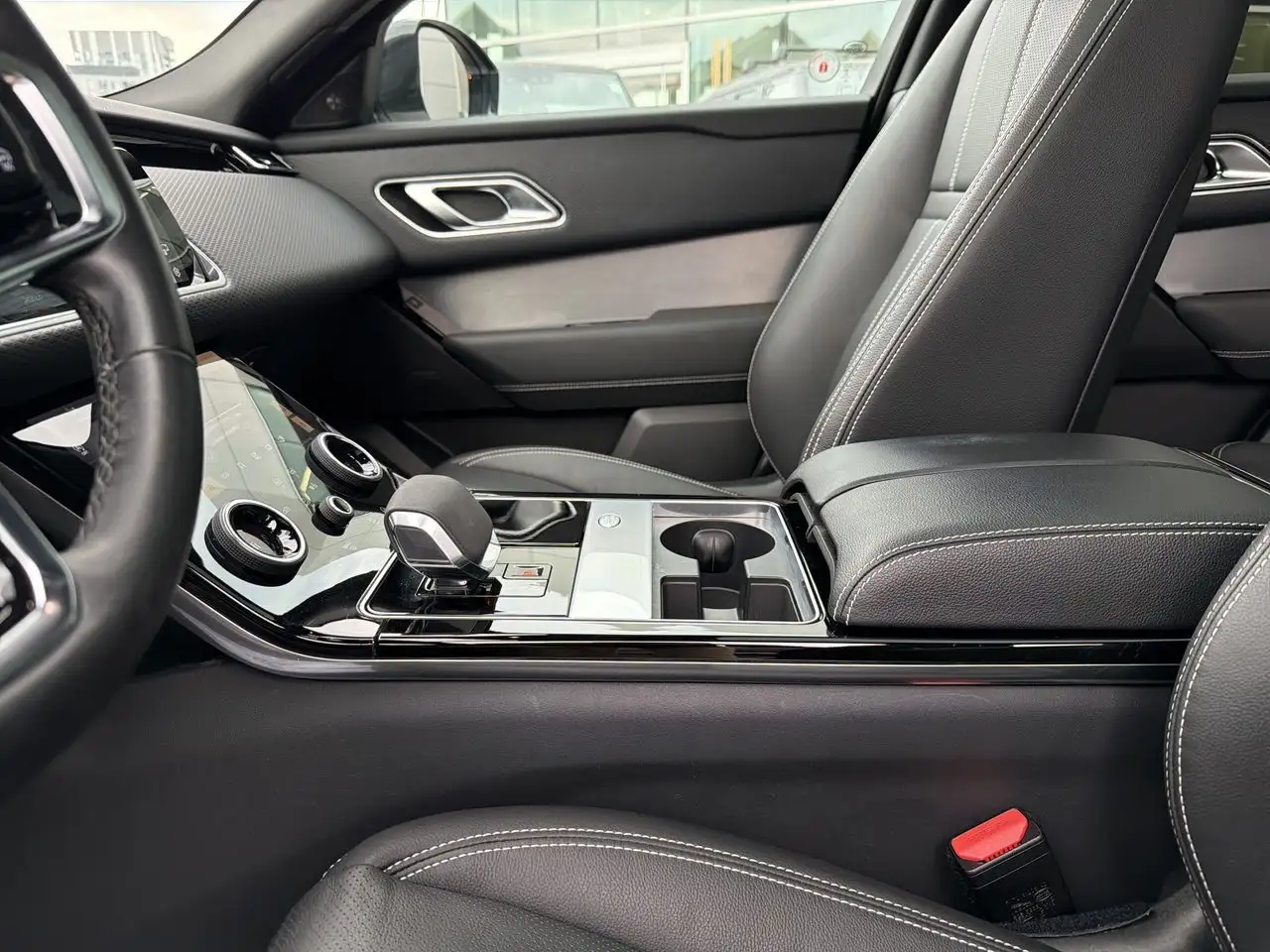 Land Rover Range Rover Velar снимка Land Rover Range Rover Velar