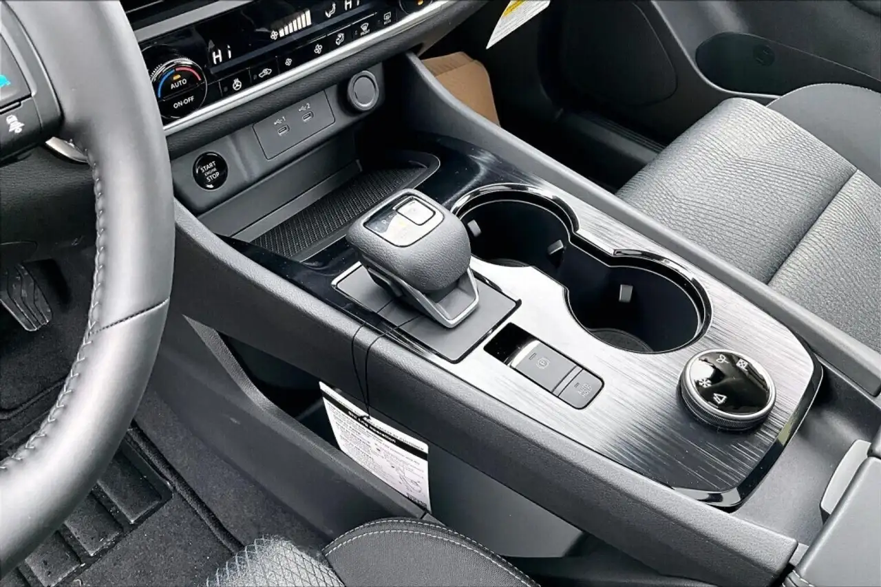 Nissan Rogue photo Nissan Rogue