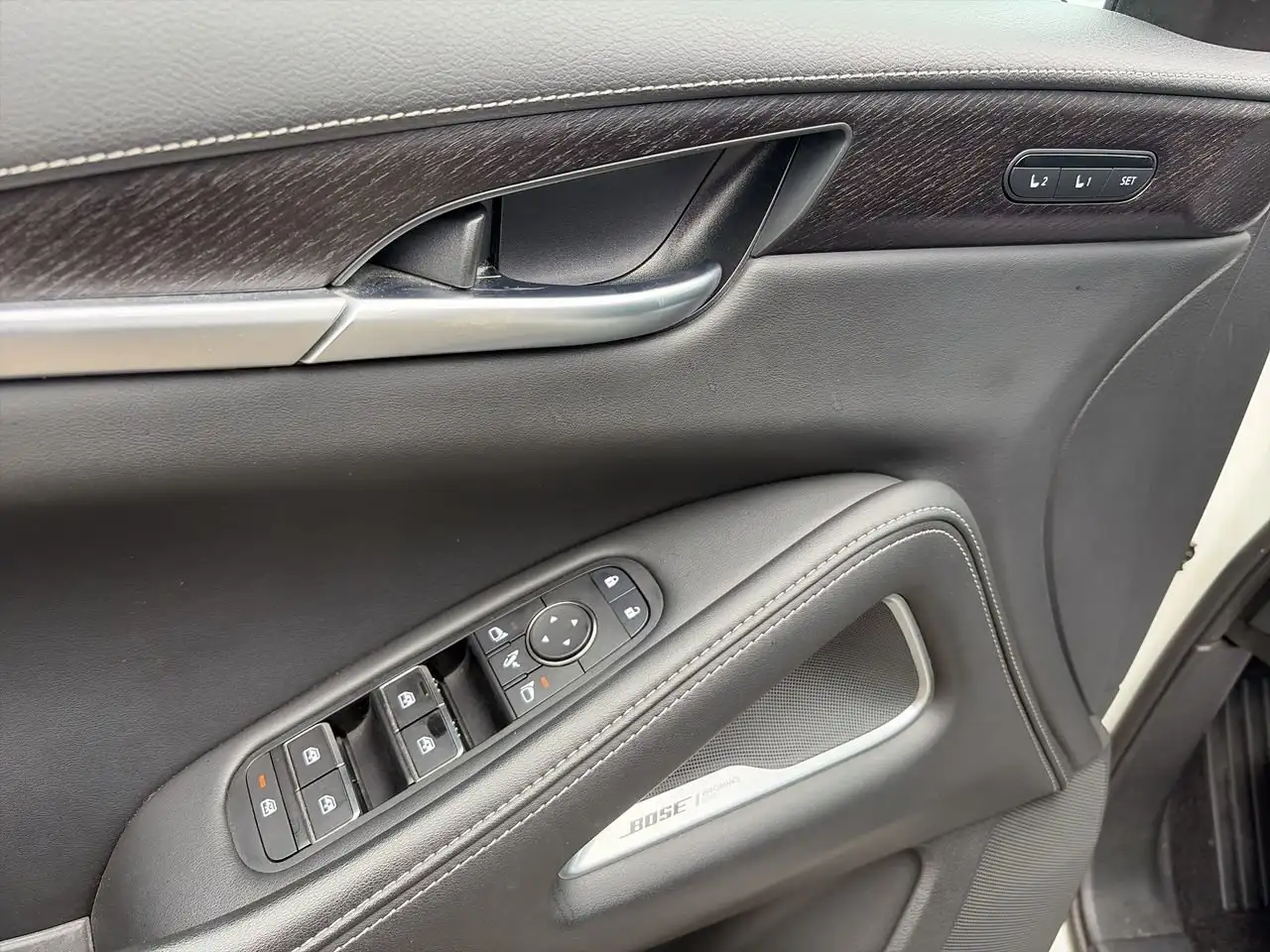 Infiniti QX60 снимка Infiniti QX60
