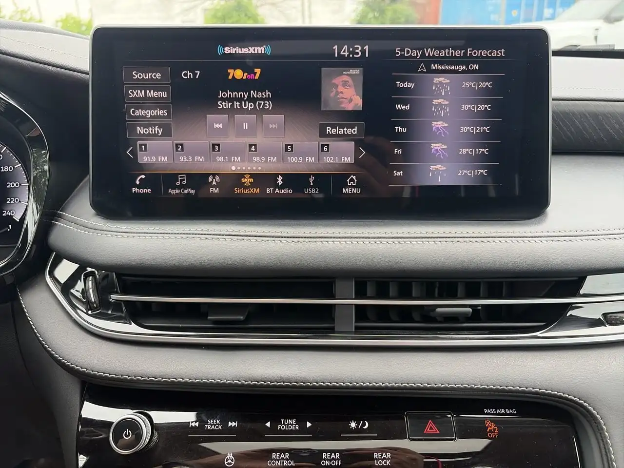 Infiniti QX60 снимка Infiniti QX60