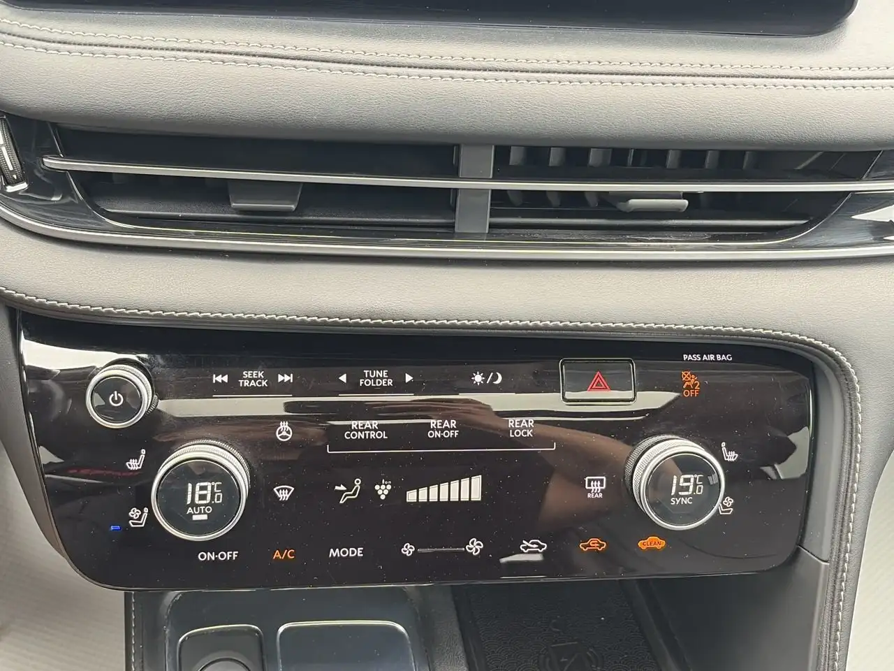 Infiniti QX60 снимка Infiniti QX60