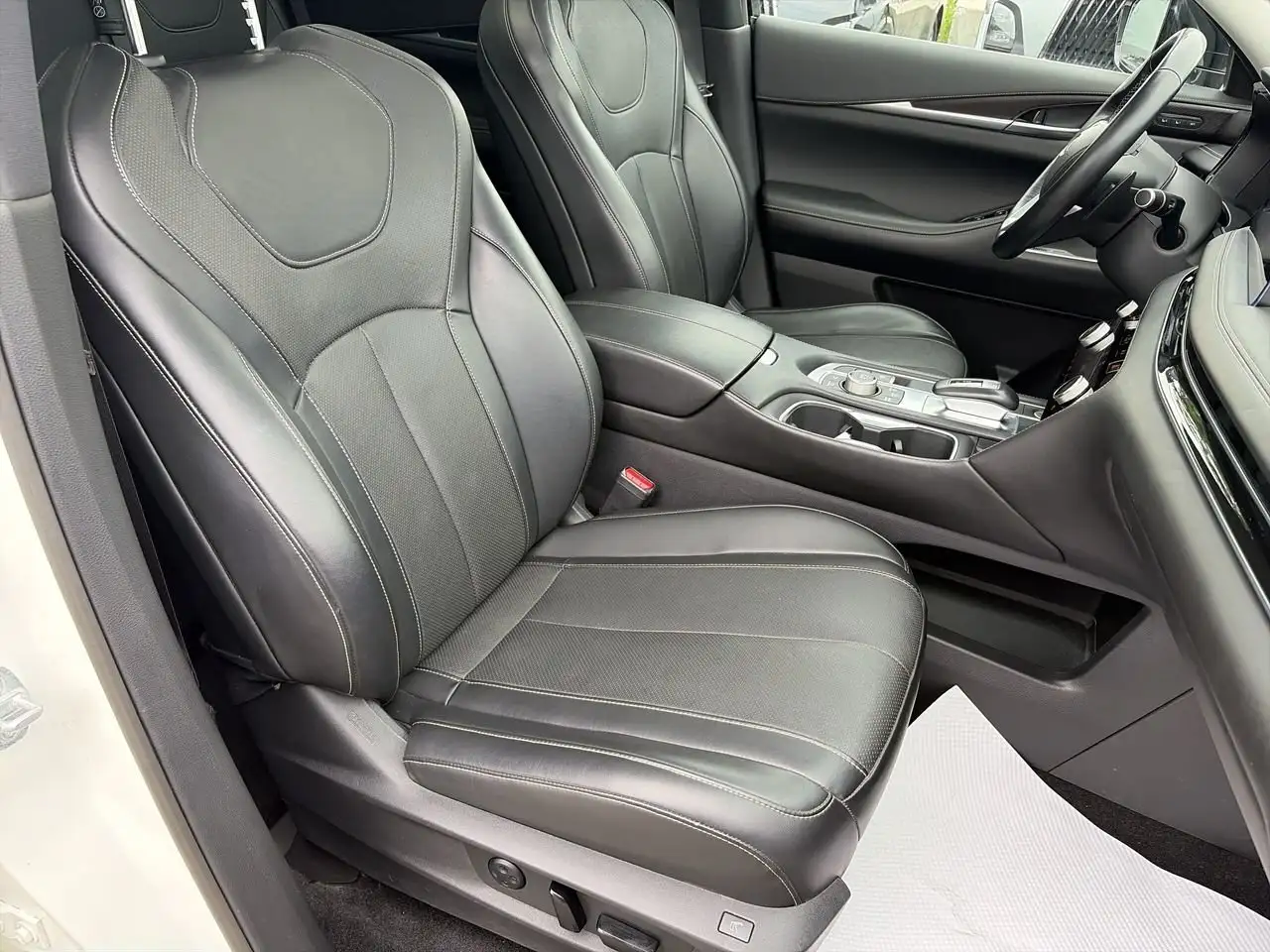 Infiniti QX60 снимка Infiniti QX60