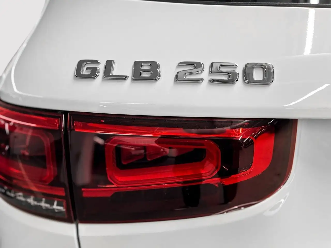 Mercedes-Benz GLB снимка Mercedes-Benz GLB
