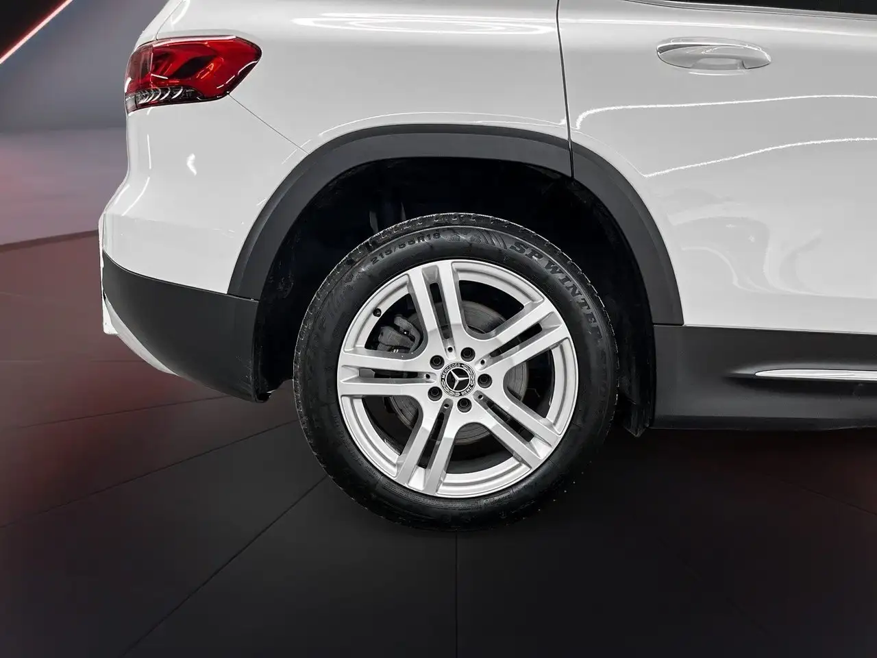 Mercedes-Benz GLB снимка Mercedes-Benz GLB