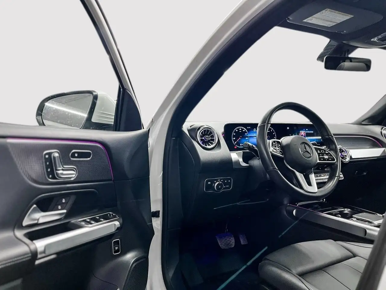 Mercedes-Benz GLB снимка Mercedes-Benz GLB