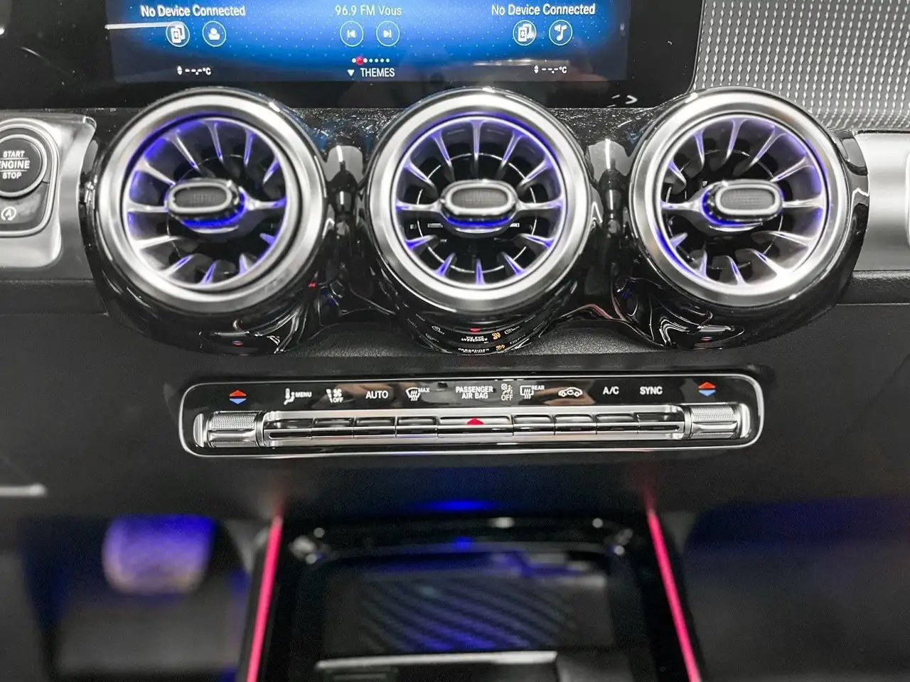 Mercedes-Benz GLB снимка Mercedes-Benz GLB