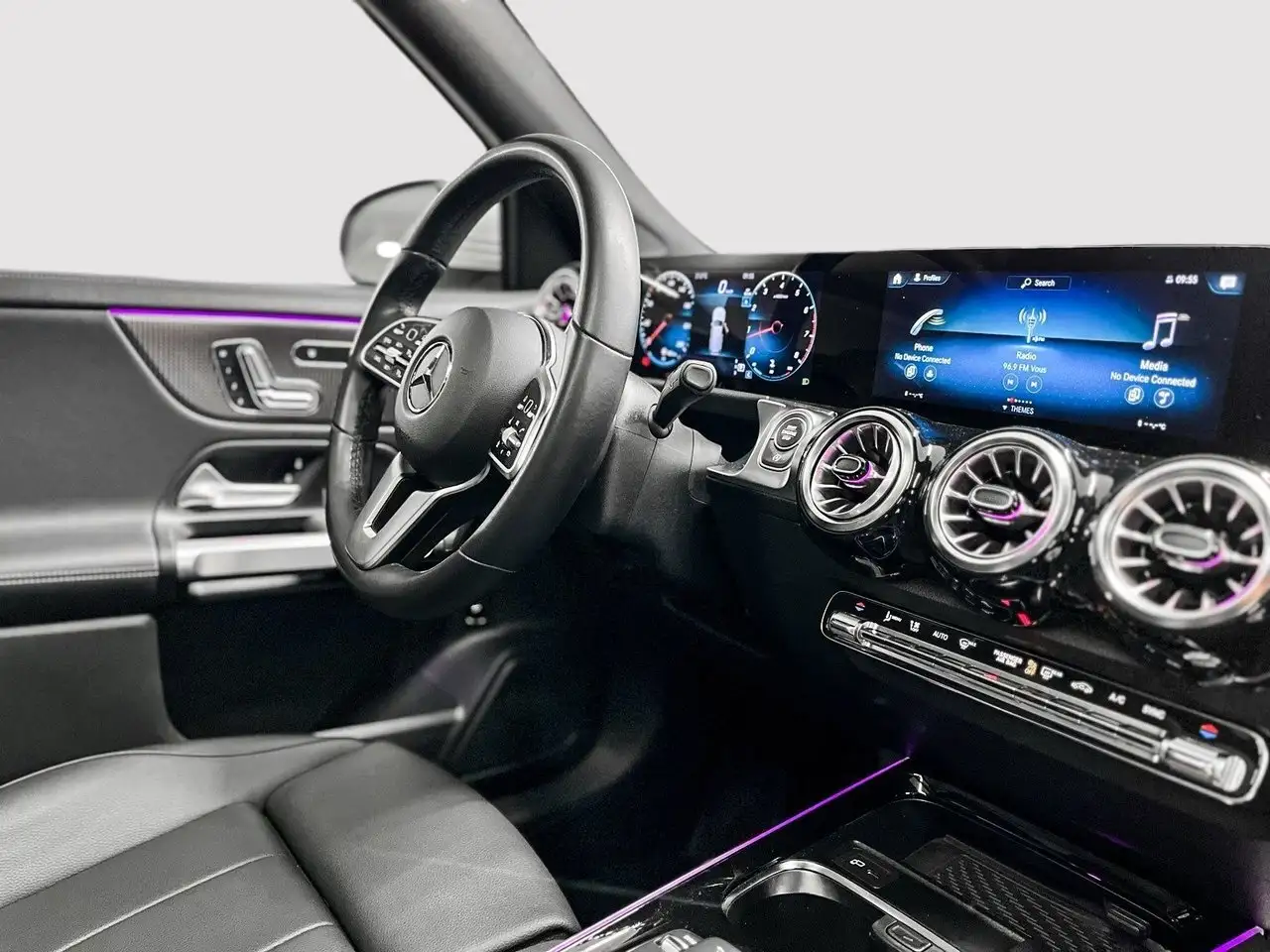 Mercedes-Benz GLB снимка Mercedes-Benz GLB