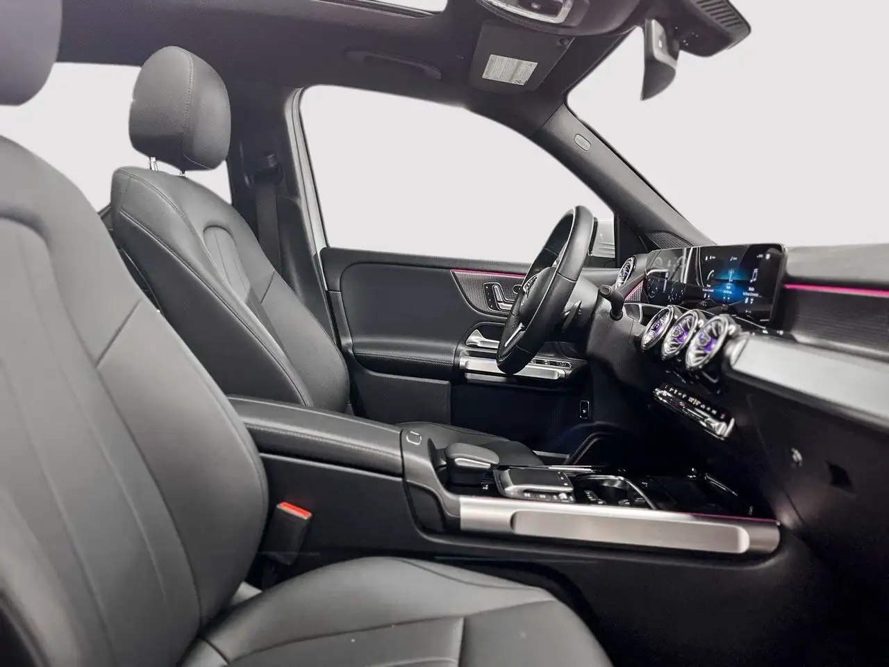 Mercedes-Benz GLB снимка Mercedes-Benz GLB